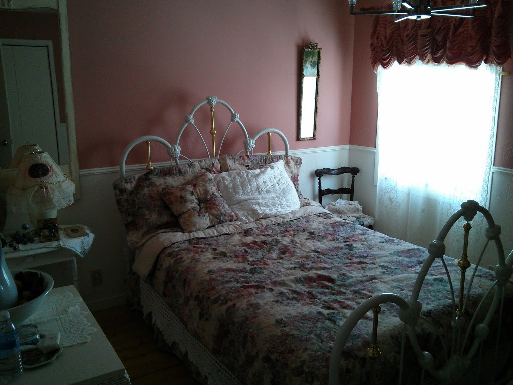 Gite La Serenade | 8835 35e Av, Saint-Georges, QC G5Y 5C2, Canada | Phone: (418) 228-1059