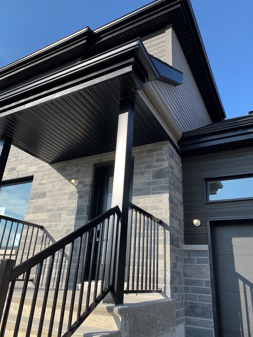 Les Gouttières Poulin Inc. | 8140 Charles-Edouard-Renaud, Terrebonne, QC J7M 2E9, Canada | Phone: (514) 705-4072