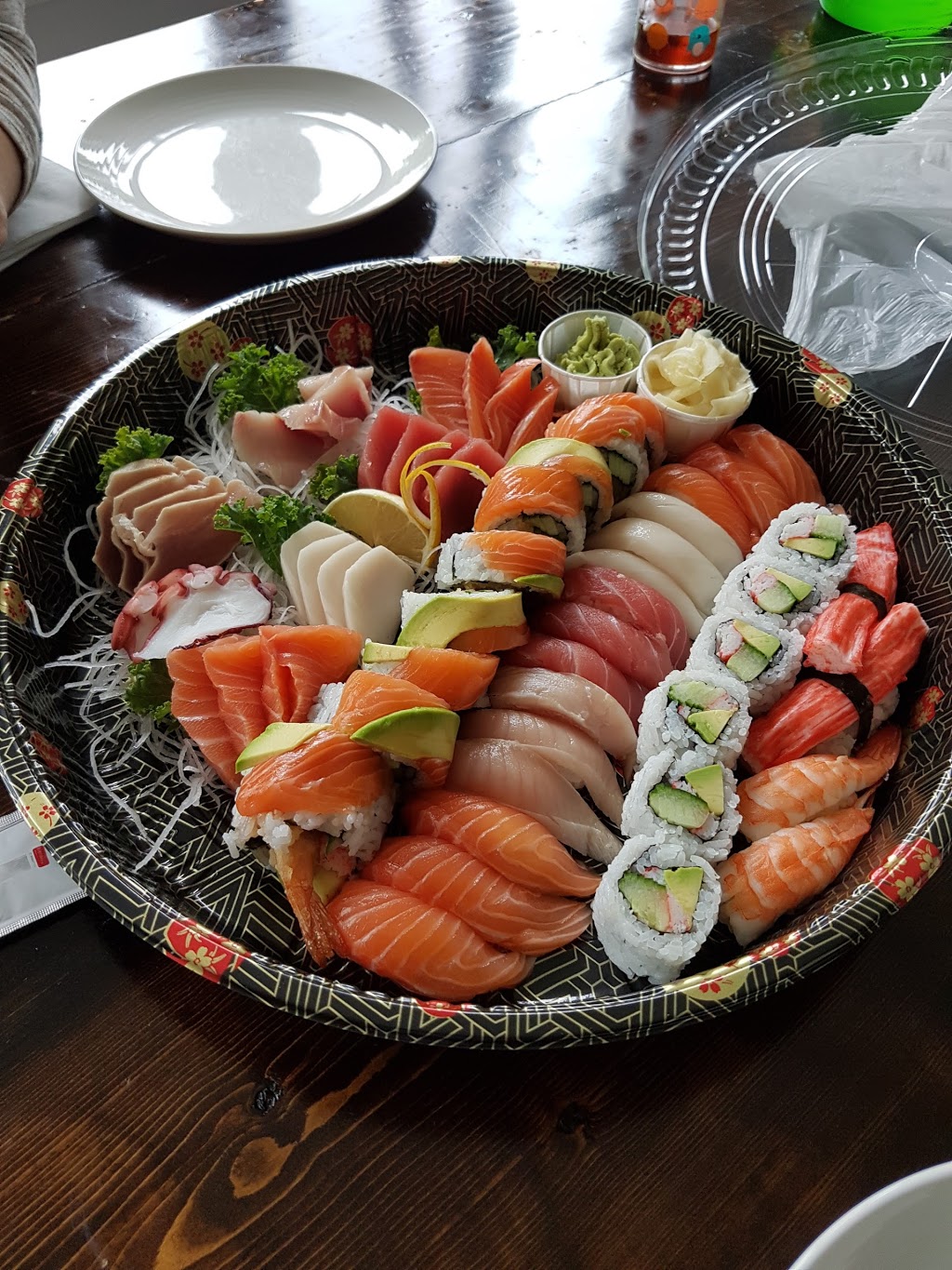 Sushi Minato | 299 The Queensway S, Keswick, ON L4P 2B4, Canada | Phone: (905) 476-4639