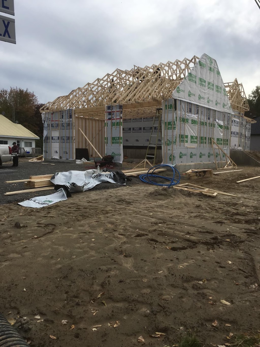 Construction Overload | 224 Chem. Groulx, Rivière-Beaudette, QC J0P 1R0, Canada | Phone: (450) 567-0642