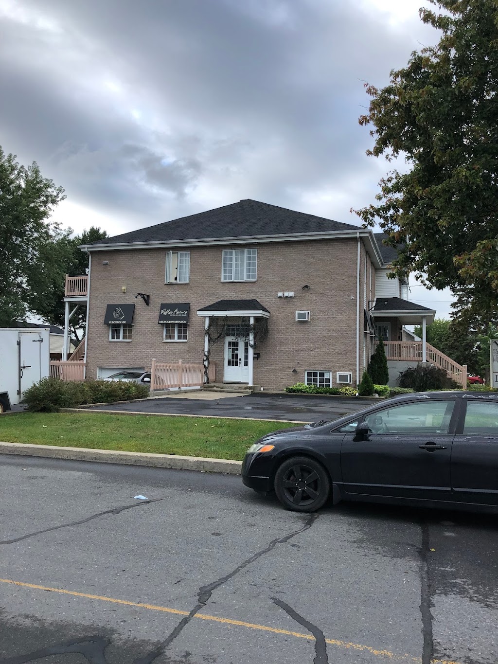 Inné Le Salon | 3305 Boulevard Mountainview Local SS, Saint-Hubert, QC J3Y 5N4, Canada | Phone: (450) 812-4663