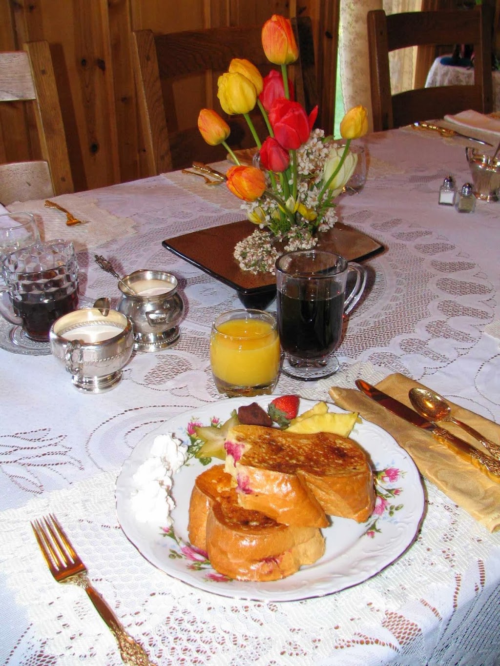 Heartwood Inn | 320 Railway Ave E, Drumheller, AB T0J 0Y4, Canada | Phone: (403) 823-6495