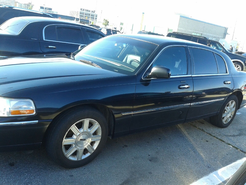 Richmond Hill Airport Limo | 107 Royal Chapin Crescent, Richmond Hill, ON L4S 2A8, Canada | Phone: (866) 688-2666