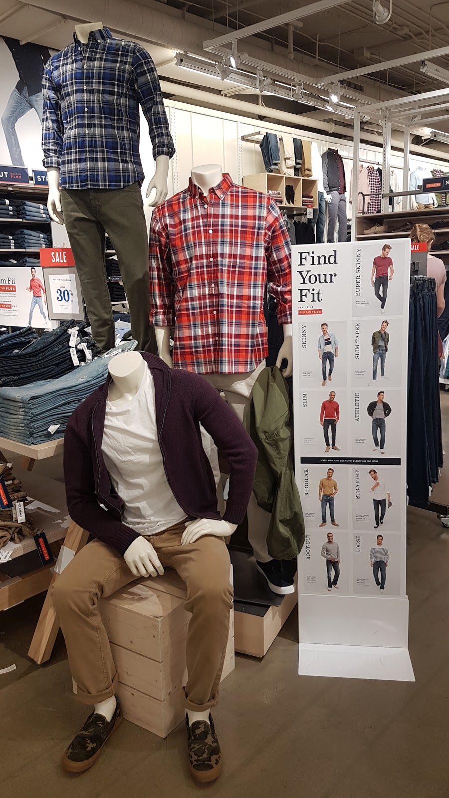 Old Navy | 1 Yorkdale Rd, Toronto, ON M6A 3A1, Canada | Phone: (416) 787-9384