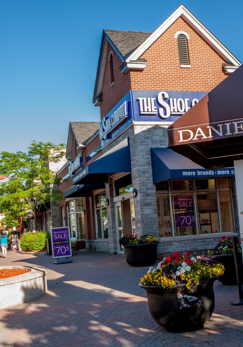 Kanata Entertainment Centrum | 745 Kanata Ave, Kanata, ON K2T 1H8, Canada | Phone: (613) 271-8046