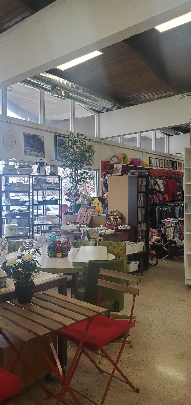 Annies Attic | 1560 Main St, Winnipeg, MB R2W 3W4, Canada | Phone: (204) 334-9300
