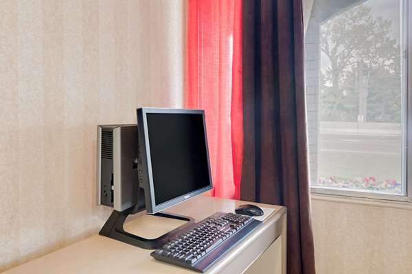 Ramada Limited Calgary Northwest | 2363 Banff Trail NW, Calgary, AB T2M 4L2, Canada | Phone: (403) 289-5571