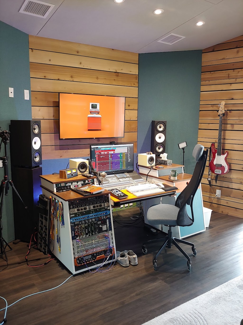 Edgetone Studios | 2363 Seine Rd, Duncan, BC V9L 3B2, Canada | Phone: (250) 510-6071