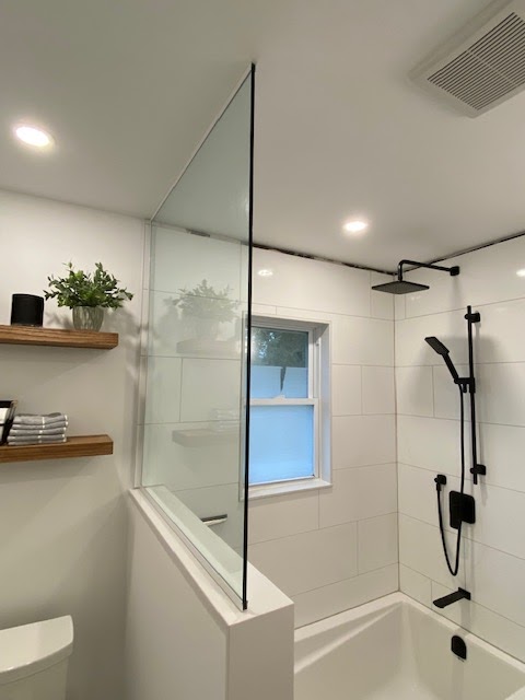 Oomens Glass Ltd | 1033 John Counter Blvd, Kingston, ON K7K 6C7, Canada | Phone: (613) 777-0660