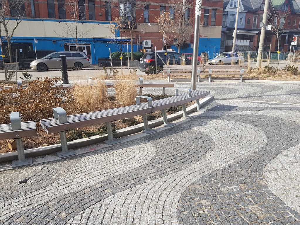 The Doctors Parkette | 15 Brunswick Ave, Toronto, ON M5T 3A9, Canada | Phone: (416) 338-4386