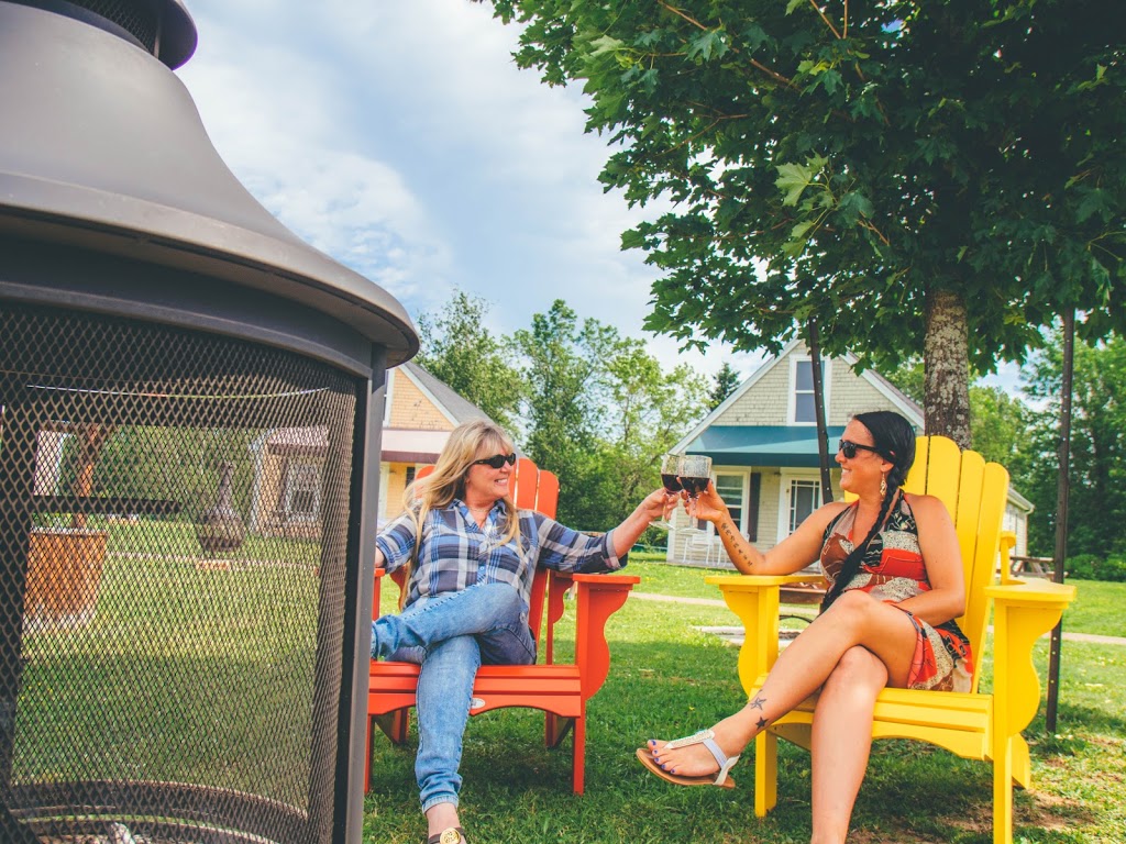 Chalets Parlee Beach | 642 Main St, Shediac, NB E4P 2H3, Canada | Phone: (506) 532-5339