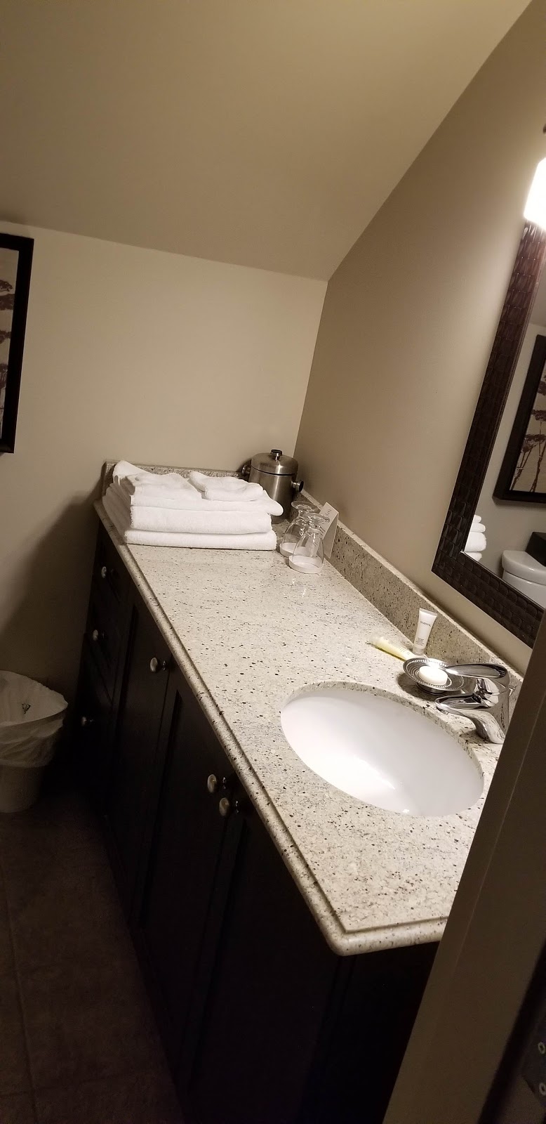 The Glenerin Inn & Spa | 1695 The Collegeway, Mississauga, ON L5L 3S7, Canada | Phone: (905) 828-6103