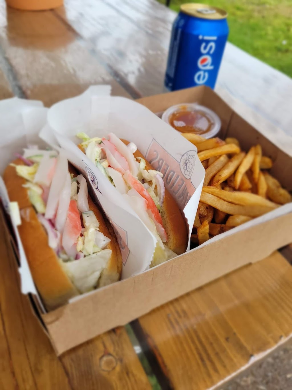 Cantine Le Charron | 4939 Bd Allard, Saint-Nicéphore, QC J2A 2S4, Canada | Phone: (819) 300-0820