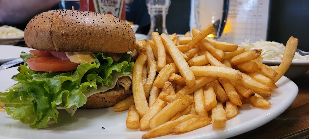 Rôtisserie St-Hubert | 80 Bd Cartier, Rivière-du-Loup, QC G5R 2N1, Canada | Phone: (418) 862-4442