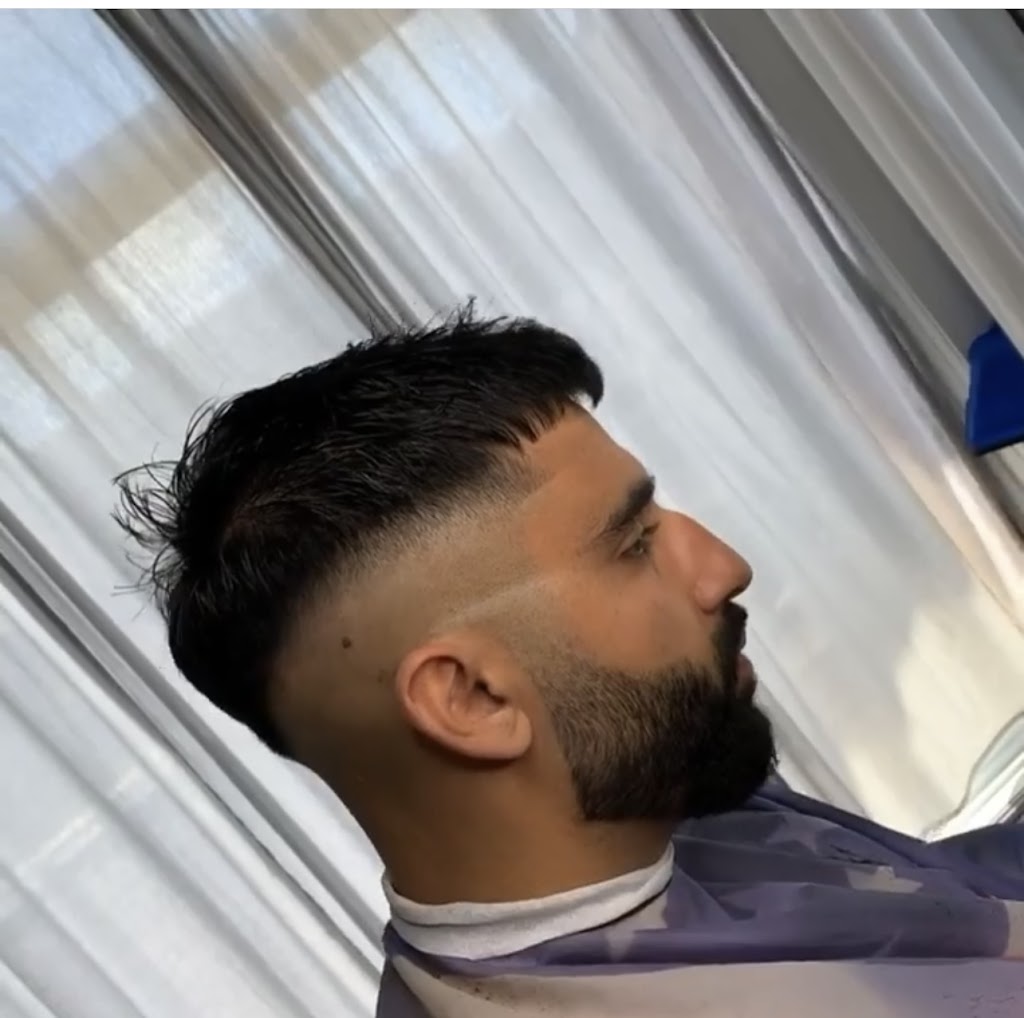 L’Atelier Alayes barbershop | 328 Bd du Curé-Labelle, Fabreville, QC H7P 2P1, Canada | Phone: (514) 884-3484