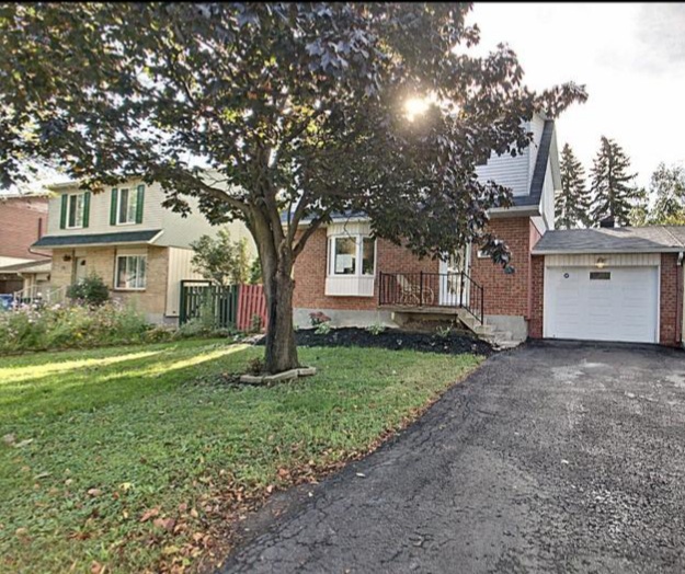 Gadhiya House | 176 Av. Radisson, Pointe-Claire, QC H9R 5V2, Canada | Phone: (438) 875-7211