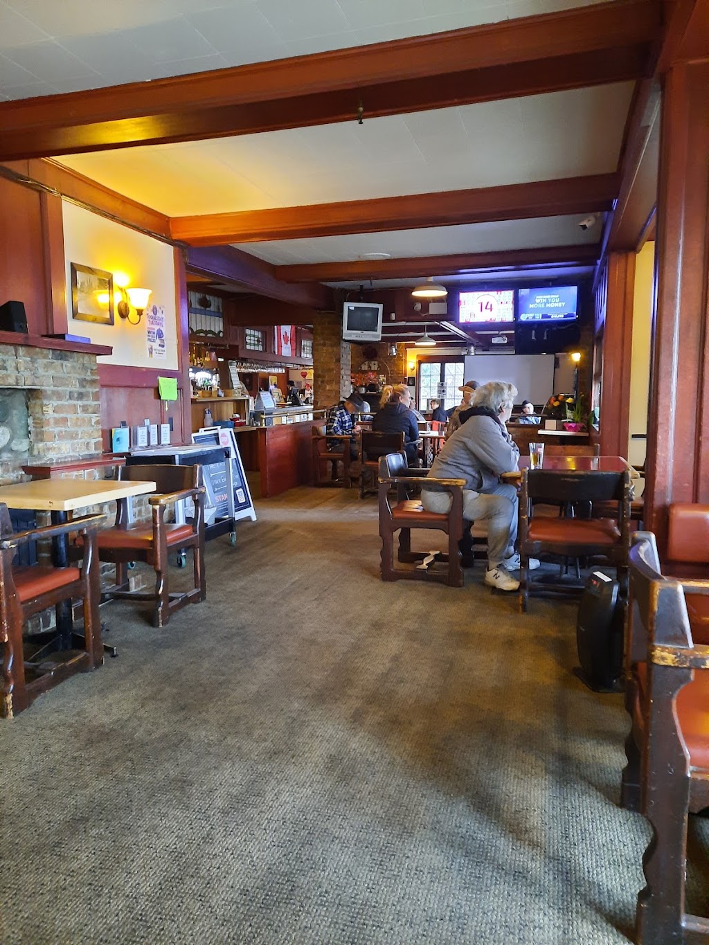 The Crown & Anchor Pub | point of interest | 6120 Island Hwy W, Qualicum Beach, BC V9K 2H1, Canada | 2507579444 OR +1 250-757-9444