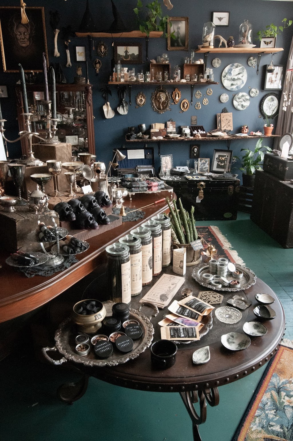 Ravens Veil | 831 Commercial Dr, Vancouver, BC V5L 3W6, Canada | Phone: (604) 251-1869
