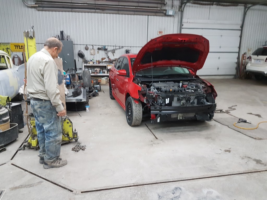 Carrosserie C M R Enr | 2741 Boulevard Industriel, Chambly, QC J3L 4W3, Canada | Phone: (450) 658-9999