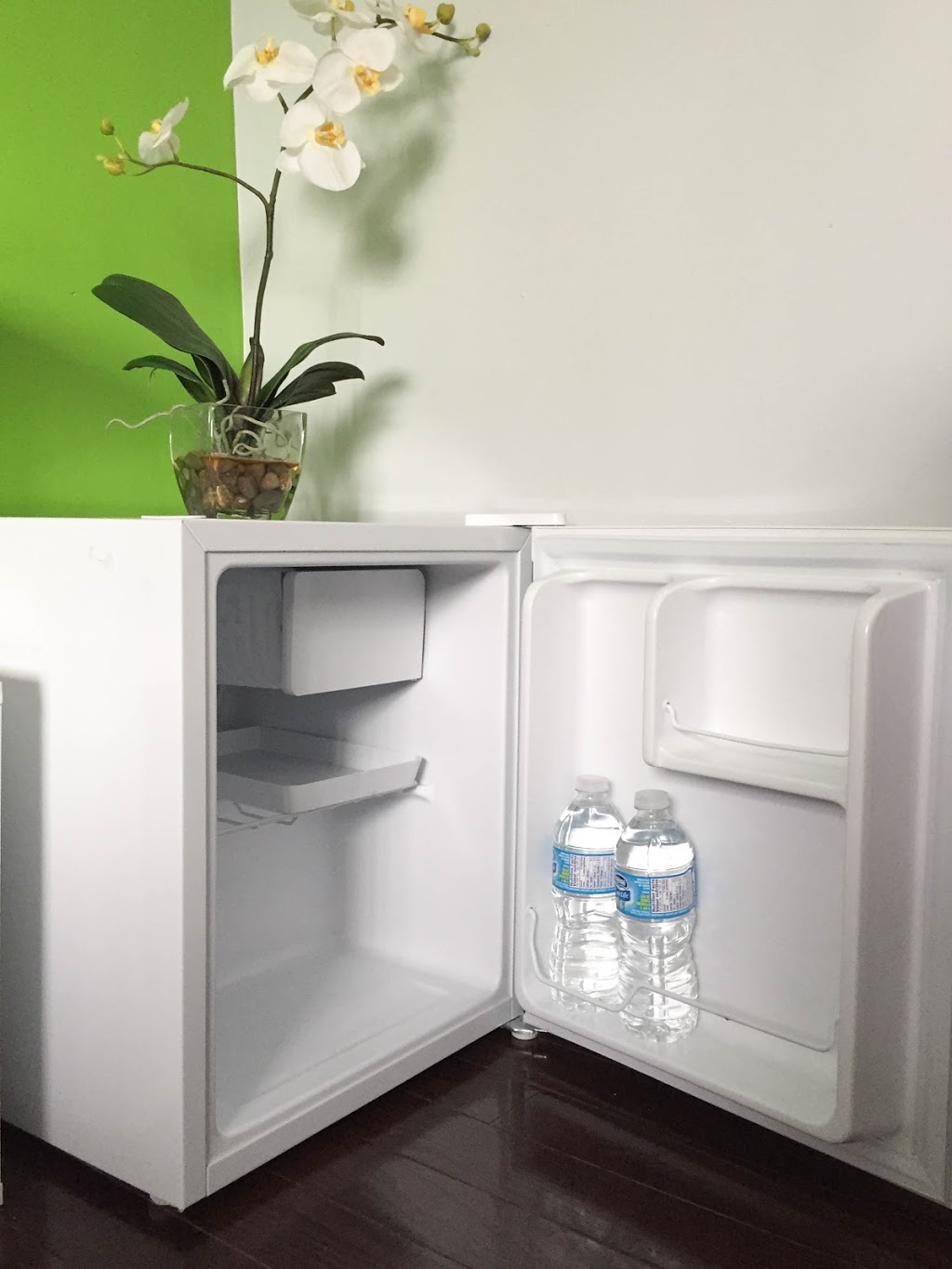 Room near Fanshawe College, London Airport | Vancouver St, London, ON N5W 4S5, Canada | Phone: (519) 701-1525