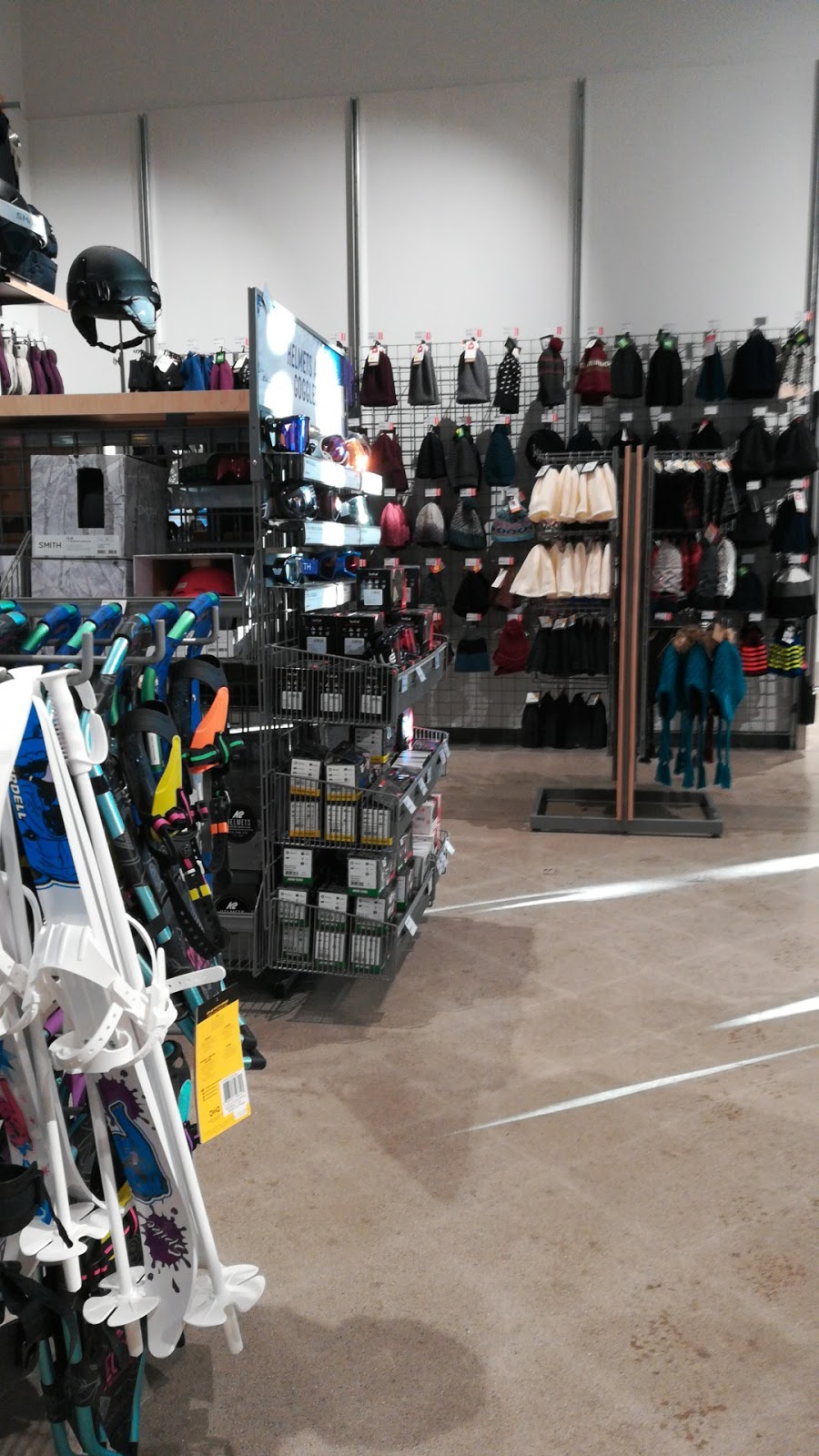 MEC London | 1051 Wellington Rd, London, ON N6E 1W4, Canada | Phone: (519) 668-6657