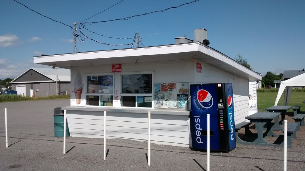 Casse-Croute La Fringale | 2510 Rue Laflèche, Saint-Paulin, QC J0K 3G0, Canada | Phone: (819) 268-2814