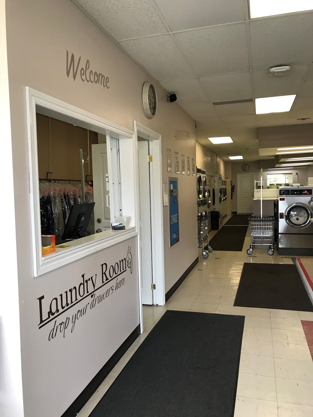 Highland Laundromat | 240 Governors Rd, Dundas, ON L9H 3K2, Canada | Phone: (289) 238-8871