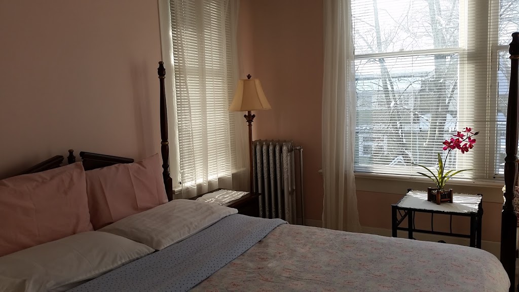 Balfour Inn | 1064 Balfour Ave, Vancouver, BC V6H 1X1, Canada | Phone: (604) 730-9927