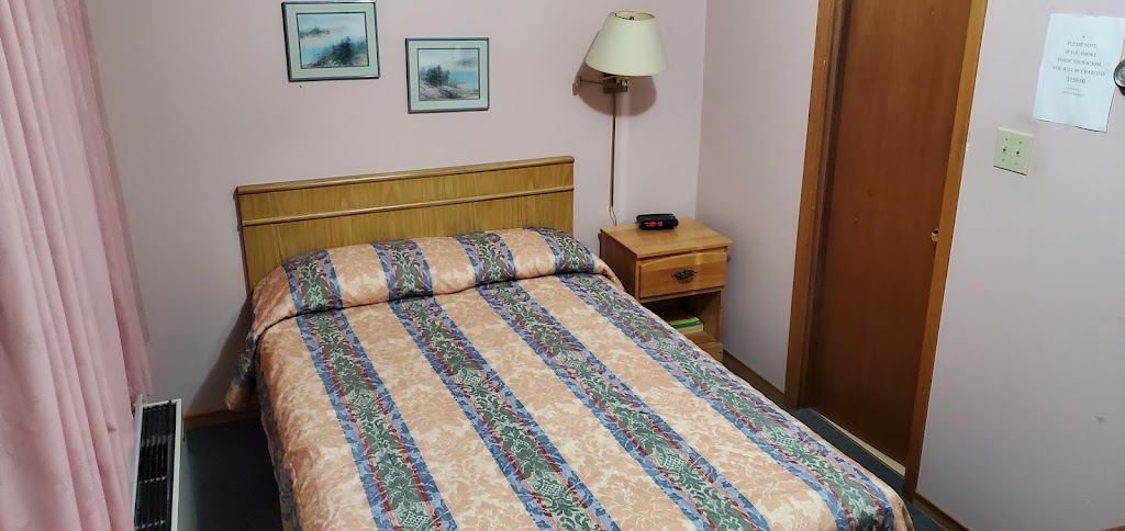 Mindemoya Motel | 6375 ON-542, Mindemoya, ON P0P 1S0, Canada | Phone: (705) 377-4779