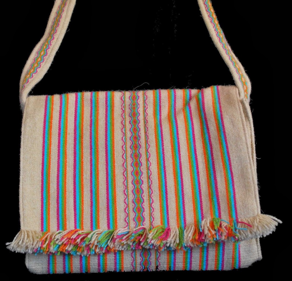 Artisanat Qenti | Avenue Bourbonnière, Montréal, QC H1X 2M5, Canada | Phone: (514) 374-6926