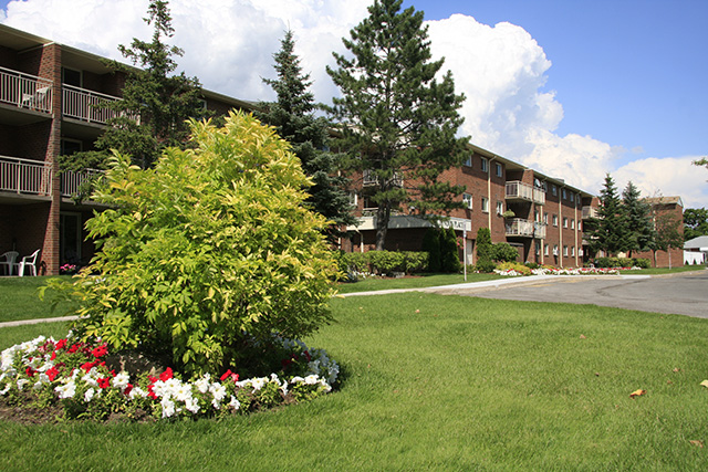 Lyndon Place | 7170 Bruce Ave, Niagara Falls, ON L2G 7N6, Canada | Phone: (905) 374-8152