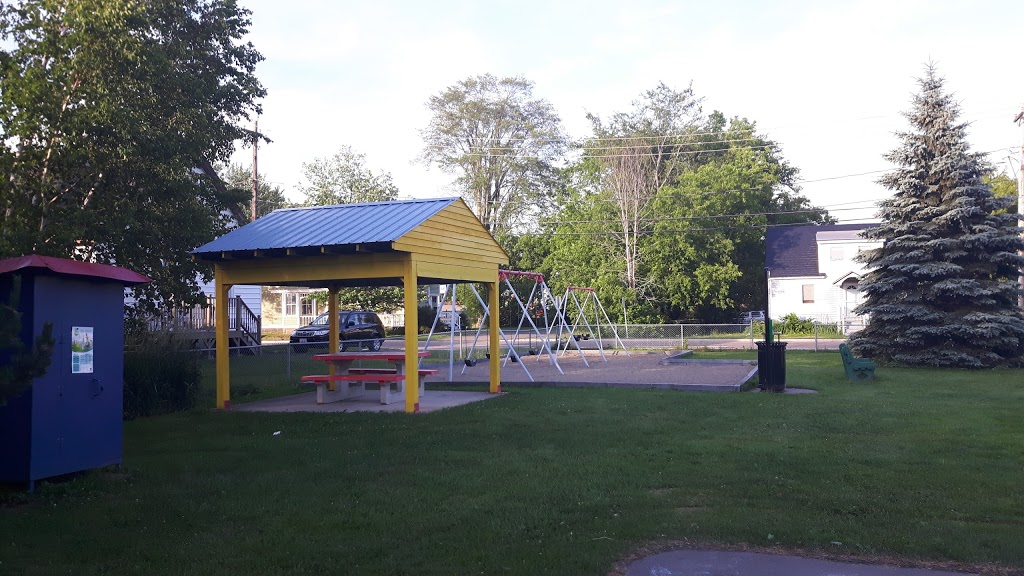 Parc Creek Village Park | 40 Pleasant St, Moncton, NB E1A 2T6, Canada | Phone: (506) 853-3516