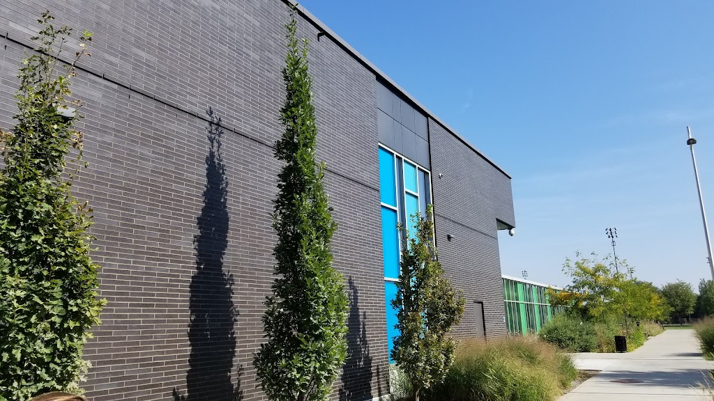 Piscine Annie-Pelletier | 8850 Av. Dubuisson, Montréal, QC H1L 2W6, Canada | Phone: (514) 280-2664
