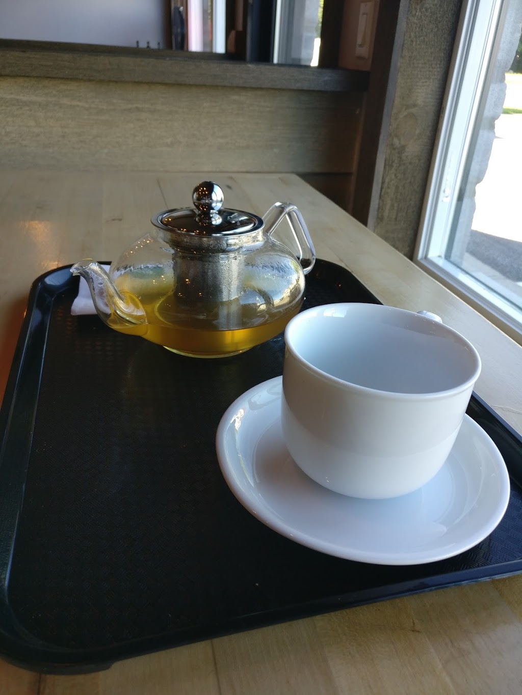 Léo Latté Café Bistro | 756 Rue De LIndustrie, Saint-Paul, QC J0K 3E0, Canada | Phone: (450) 394-4488