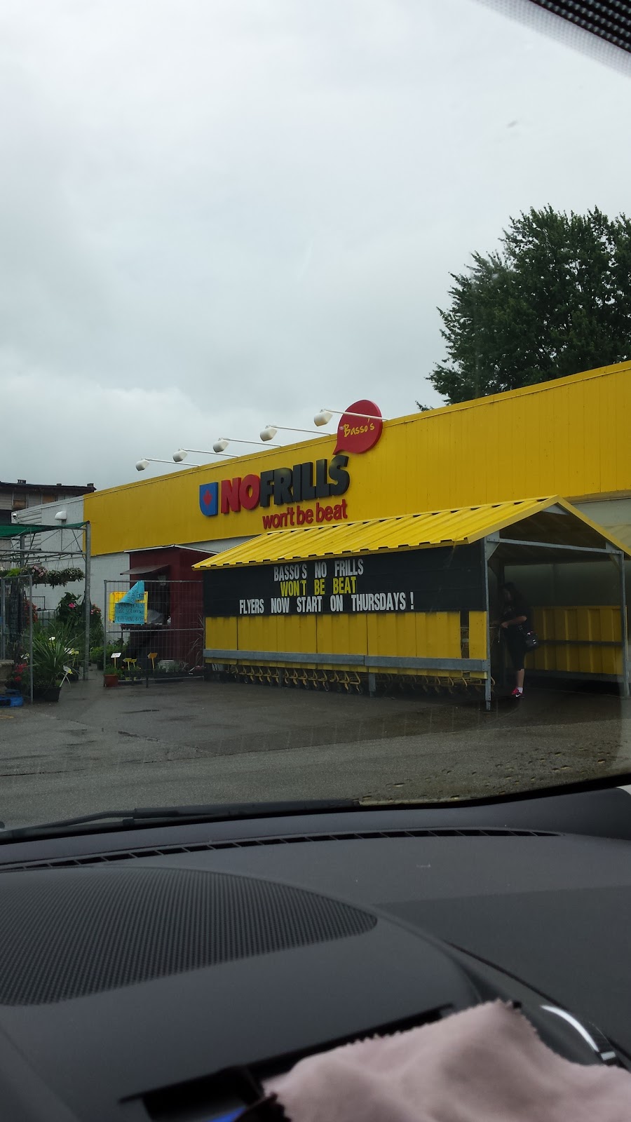 Bassos No Frills | 2 Warwick Dr, Wallaceburg, ON N8A 3N4, Canada | Phone: (866) 987-6453