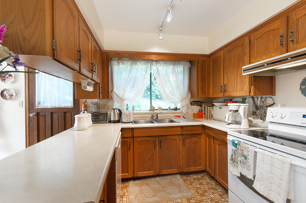Gus Batal | 2187 Bellevue Ave #705, West Vancouver, BC V7V 1H9, Canada | Phone: (604) 644-2787