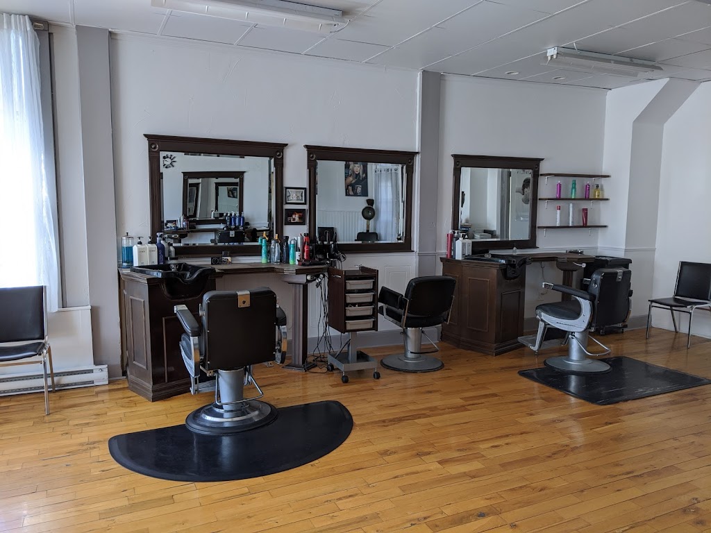 Salon Lynn D | 698 Rue Victoria, Lachine, QC H8S 1Y7, Canada | Phone: (514) 639-5354
