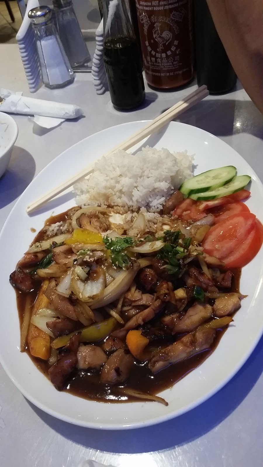 Duy Anh | 7961 Boulevard Saint-Michel, Montréal, QC H1Z 3C9, Canada | Phone: (514) 722-9595