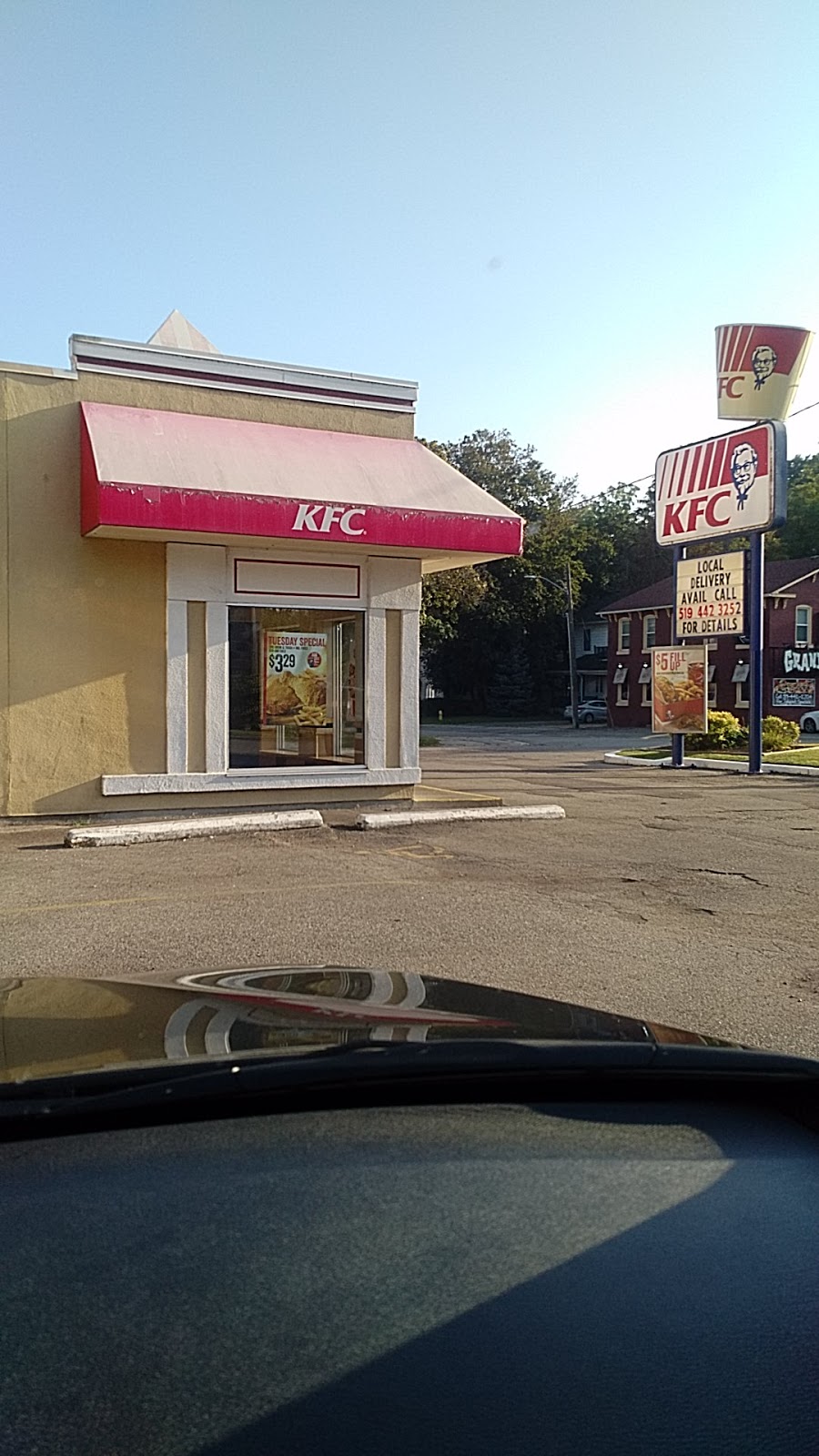 KFC | 28 Dumfries St, Paris, ON N3L 2C8, Canada | Phone: (519) 442-3252