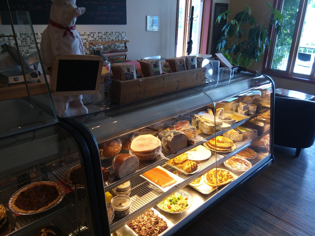 Saveurs Et Gourmandises FERMÉ NOVEMBRE | bakery | 39 Rue Main, North Hatley, QC J0B 2C0, Canada | 8198423131 OR +1 819-842-3131