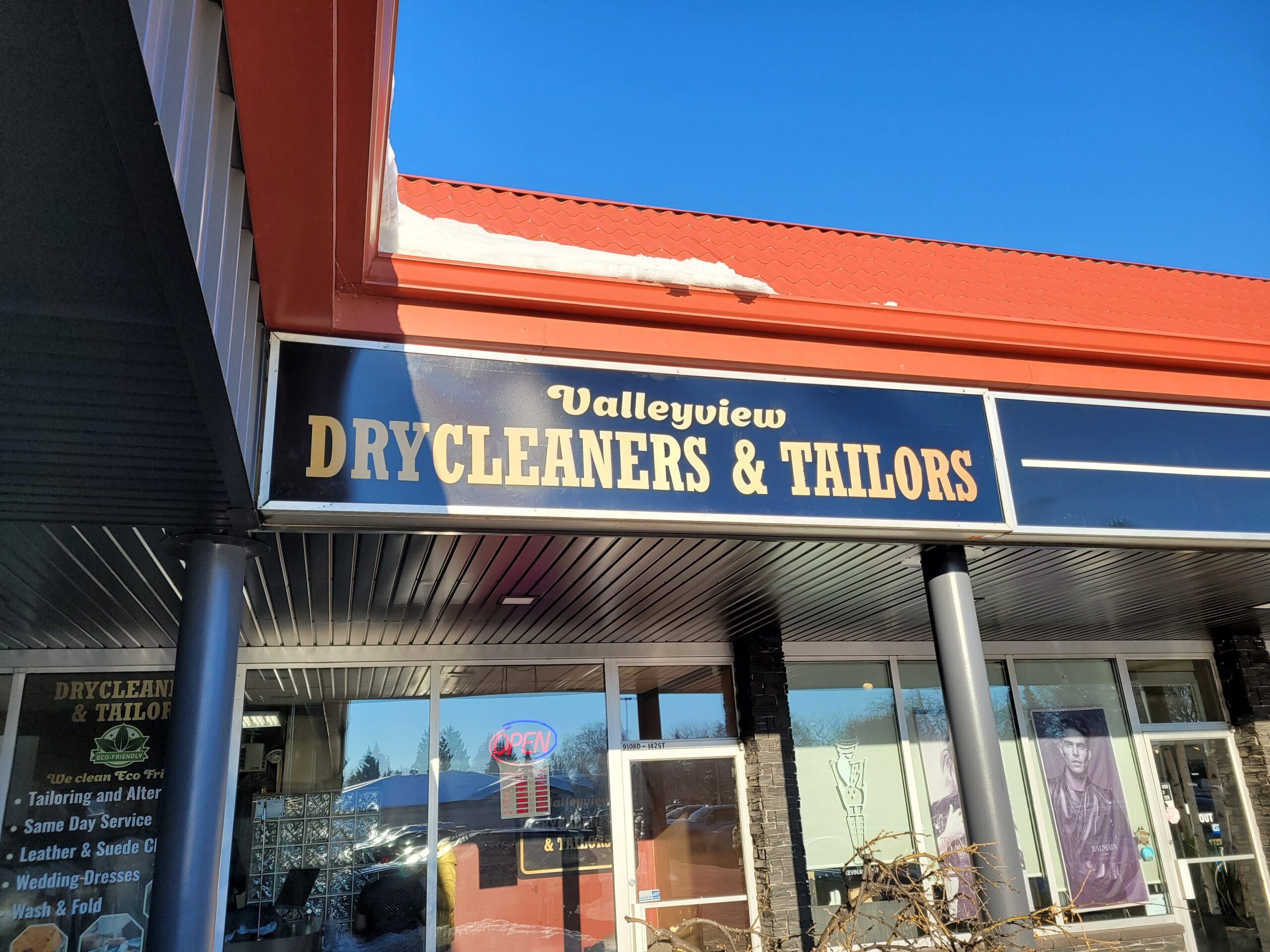 Valleyview Drycleaners &  Tailors | laundry | 9108D 142 St NW, Edmonton, AB T5R 0M7, Canada | 7804860457 OR +1 780-486-0457