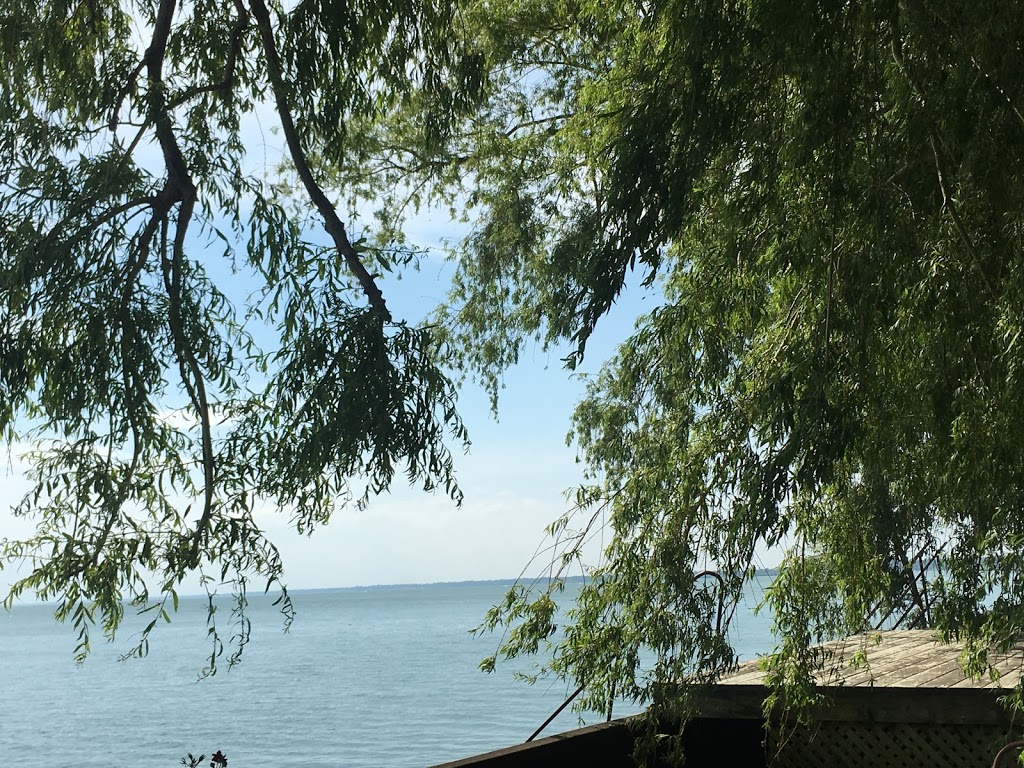 Point Pelee Lakeshore B&B | 804 Point Pelee Dr, Leamington, ON N8H 3V4, Canada | Phone: (519) 962-8844