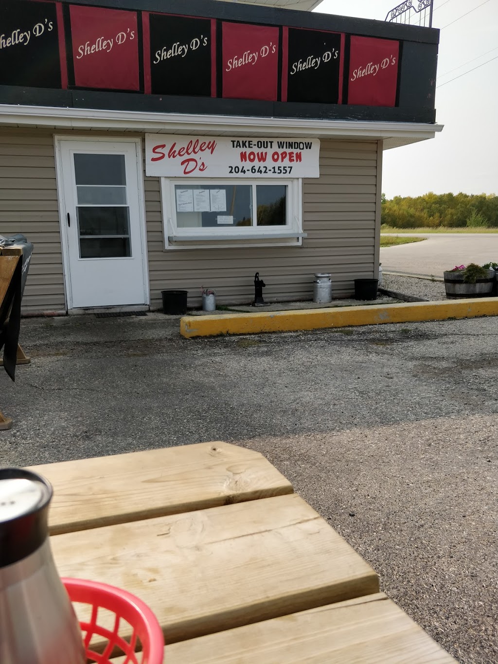 Shelley Ds Restaurant & Catering | Provincial Trunk Hwy 9, Gimli, MB R0C 1B0, Canada | Phone: (204) 642-1557