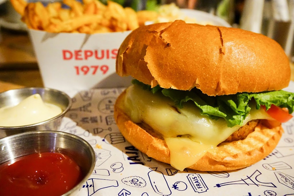 Le Petit Cochon Dingue | 24 Bd Champlain, Québec, QC G1K 4H7, Canada | Phone: (418) 694-0303