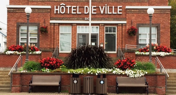 Hôtel de ville - Saint-Joseph-de-Beauce | 843 Av. du Palais, Saint-Joseph-de-Beauce, QC G0S 2V0, Canada | Phone: (418) 397-4358