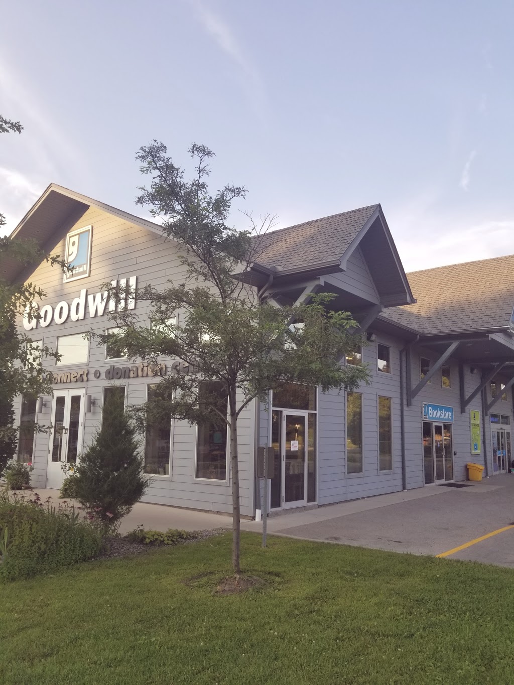 Goodwill Bookstore & Donation Centre | 1044 Adelaide St N, London, ON N5Y 2N1, Canada | Phone: (519) 433-2665