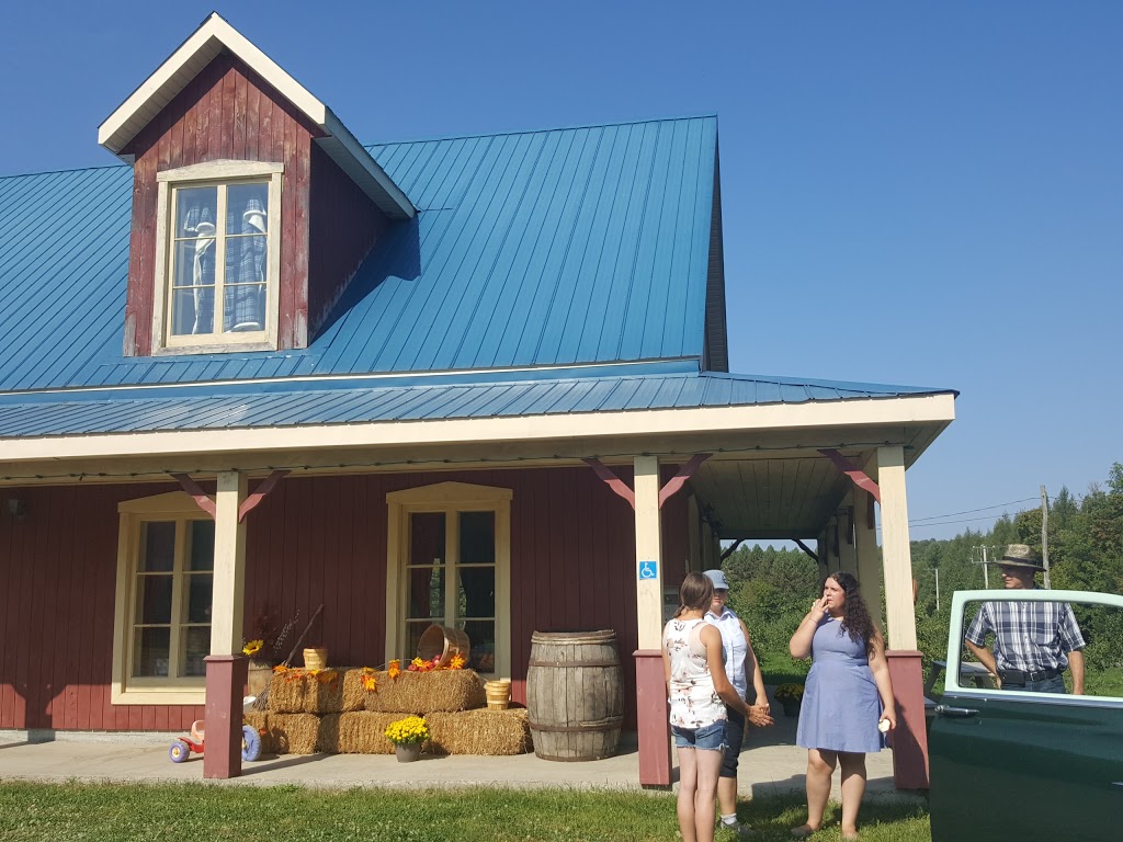 Val Des Rosacees | 3300 Montée Robillard, Mirabel, QC J7N 2S4, Canada | Phone: (450) 598-1198