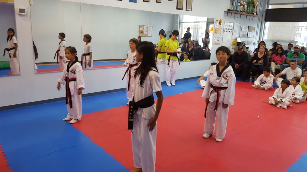 Seongs Taekwondo World | Mississauga Martial Arts | Canada, Ontario, Mississauga, Canadian Pl, #105 | Phone: (905) 625-9696