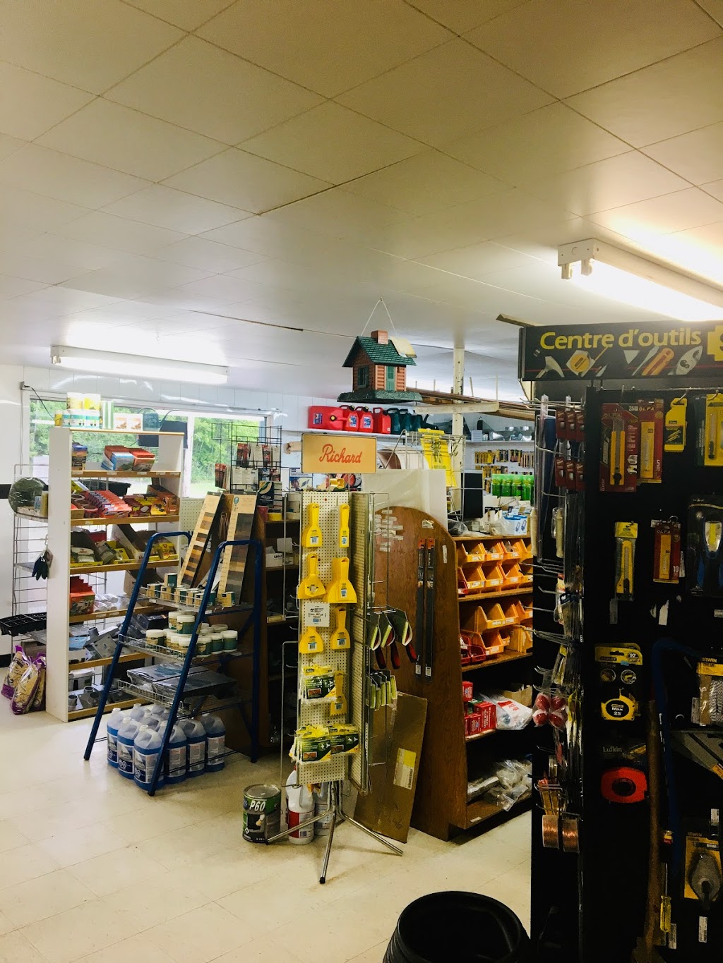 Quincaillerie Garnier | 1753 Chemin du Village, Amherst, QC J0T 2T0, Canada | Phone: (819) 687-2848