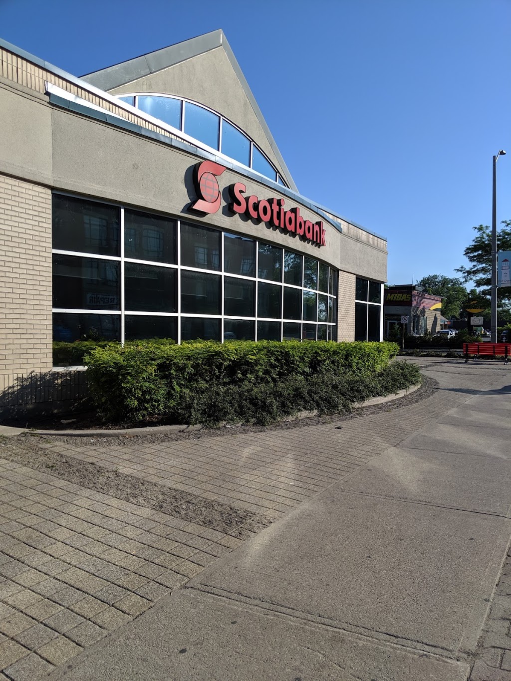 Scotiabank | 158 Lakeshore Rd E, Mississauga, ON L5G 1E9, Canada | Phone: (905) 278-3358